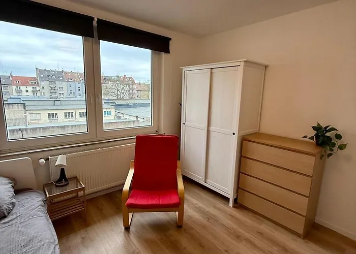 Simple Bright 3-room With Balcony *